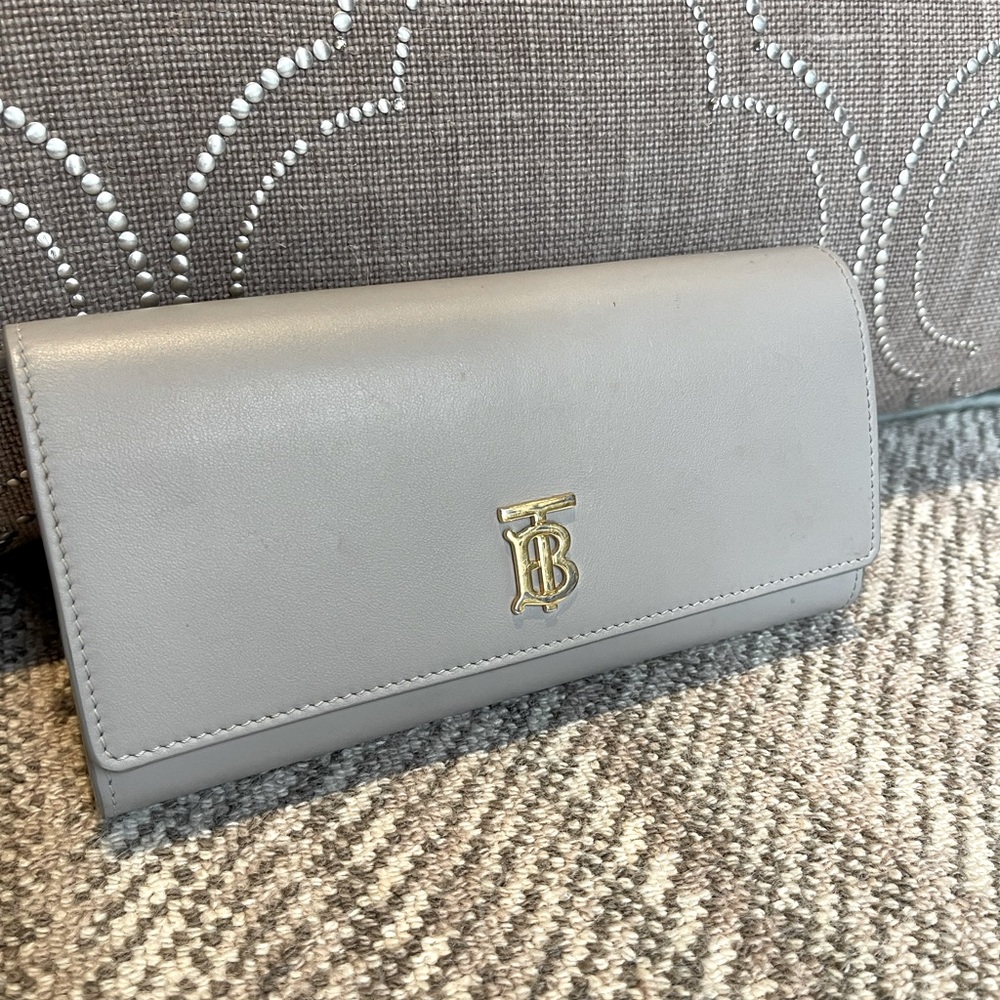 Burberry Light Gray Leather Continental Wallet with Gold Logo - Picture 2 of 4